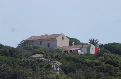 Rena Majore Apartment | Villetta Mannucciu – Studio Apartment with a Fireplace and Ocean View in Rena Majore
