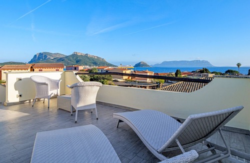 Baia Caddinas House | Villetta 'Sky View' with Sea View, Wi-Fi, and Air Conditioning