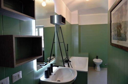 Treia House | White Iron Room · Casa del Fattore, Villa Luzi