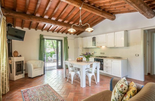 Montevarchi Villa | Wonderful private villa for 12 people with hot tub, private pool, WIFI, A/C and TV