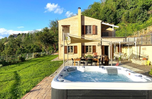Ripatransone Villa | Wonderful private villa with pool, WIFI, hot tub, terrace, pets allowed and panoramic view
