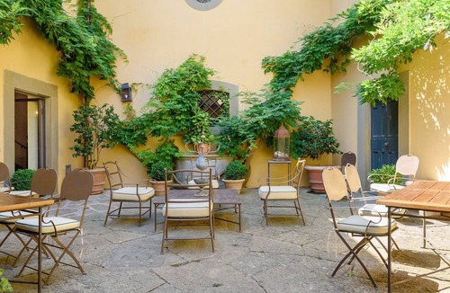 Oltrarno Villa | Wonderful Villa Pian dei Giullari with Pool – Elegance and Relaxation in the Heart of Florence