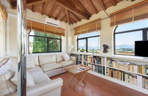 Oltrarno Villa | Wonderful Villa Pian dei Giullari with Pool – Elegance and Relaxation in the Heart of Florence