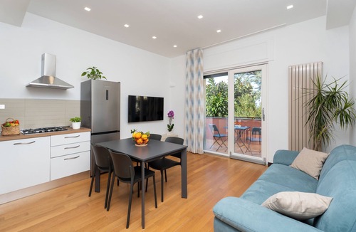 Meta Apartment | YourHome - Lady Lucy Holiday Home