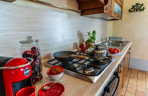 Montecalvo in Foglia Apartment | Zafferano Home with Pool in Villa CàBrandano