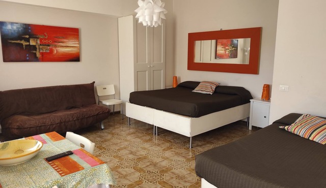 1.5 km from the AOI airport, comfortable studio apartments for your needs.