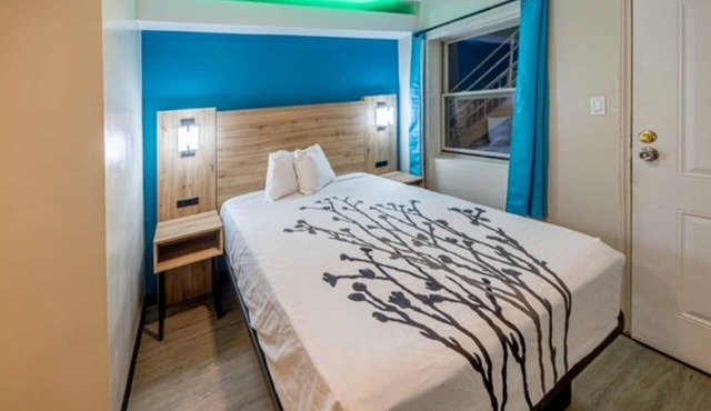 1 Queen Bed|Non-Smoking in Dallas