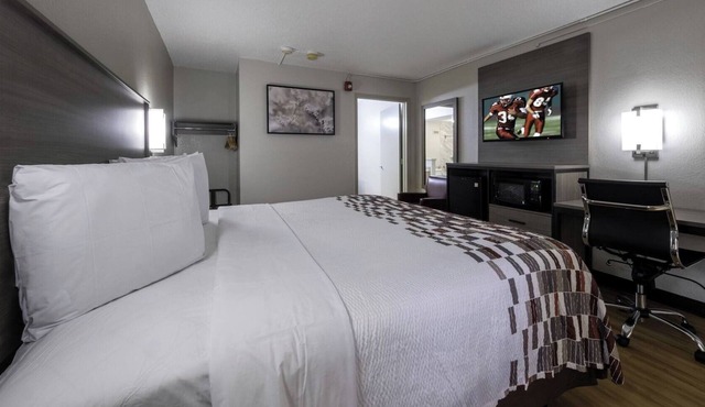 2 Affordable & Modern Rooms w/Parking & Bfast | Close to Dining & Wine Trails in Charlottesville
