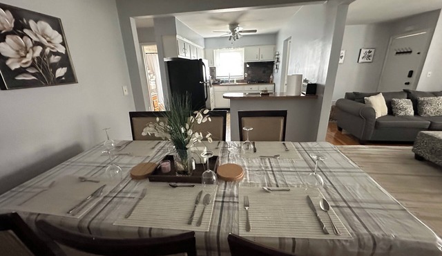 3 bed/1.5 bath house in down town Rockville Centre with free parking and laundry in Rockville Centre