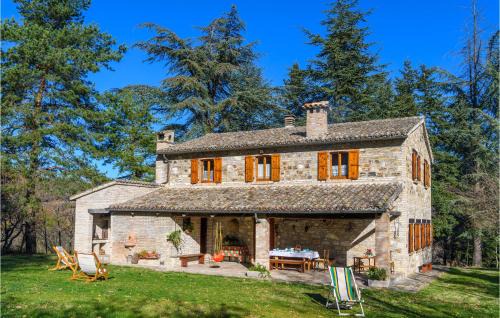 4 Bedroom Beautiful Home In Acqualagna in Acqualagna