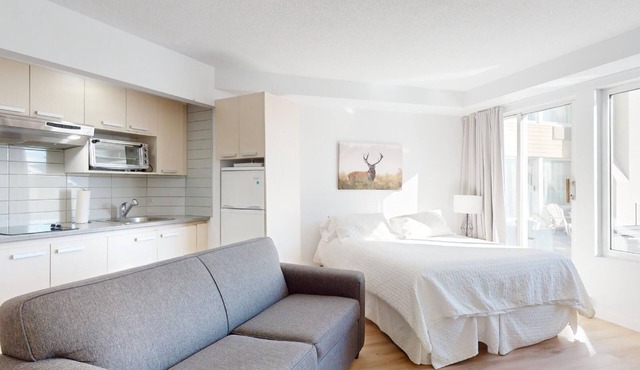 6-211 : Superior Studio - sleeps 4. in Beaupré