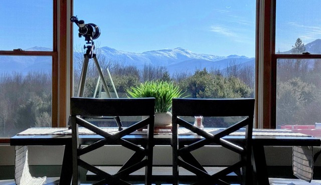 64J Stunning sunsets, just 20 mins to Bretton Woods. Hot Tub, Foosball, AC, dog friendly! in Whitefield