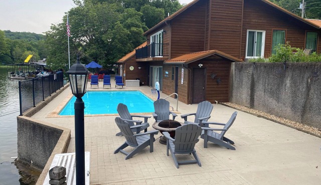Amazing 5 bedroom, 4 bath home with Private Pool & Dock located in a great cove. in Sunrise Beach