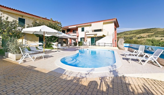 Apartment in complex with swimming pool n. 3 P. earth