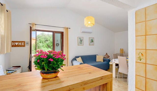 Apartment 'Casa Vacanze Cannigione' with Private Terrace, Wi-Fi and Air Conditioning