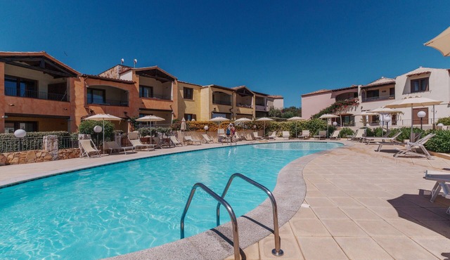 Apartment 'Casa Vacanze Mirto' with Sea View, Shared Pool and Air Conditioning