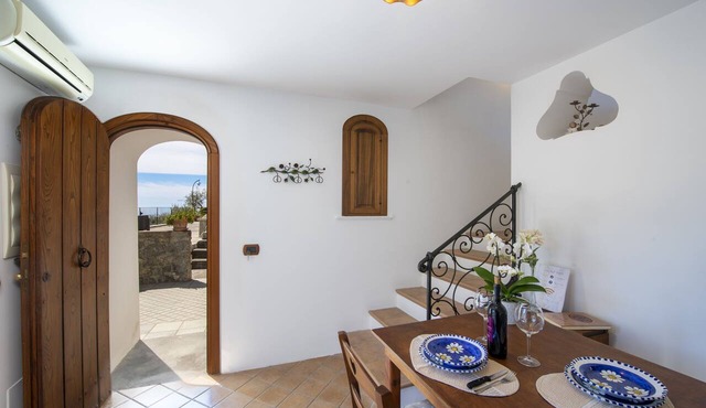 Apartment for 2 people in the hills of Positano, with small balcony overlooking the sea in Campania
