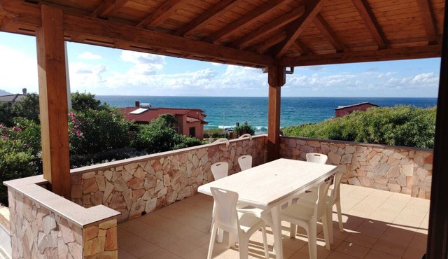 Apartment in villa 30 meters from the sea, with breathtaking view