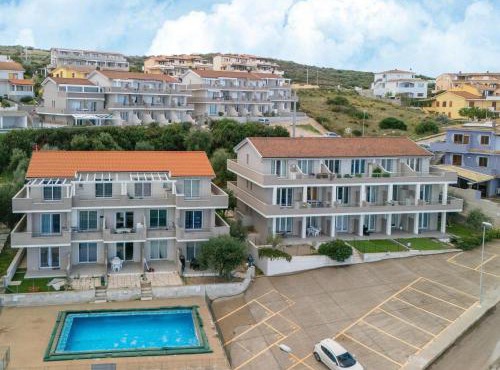 Apartment in with swimming pool and sea view