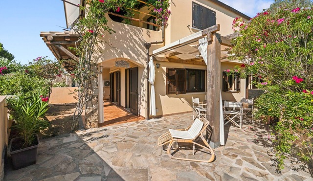 Apartment 'La Luna Sulla Duna' with Sea View, Private Terrace and Air Conditioning