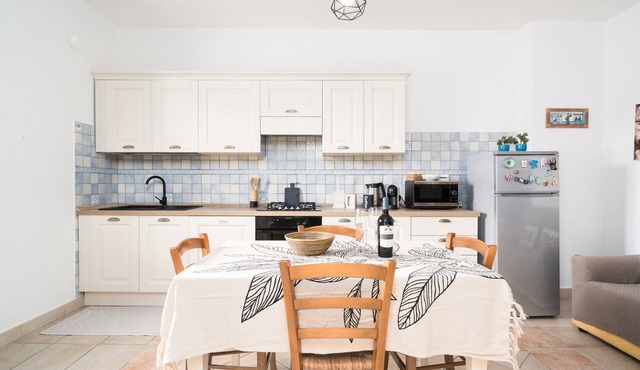 Apartment 'Ziu Jori' with Private Terrace, Shared Garden and Wi-Fi