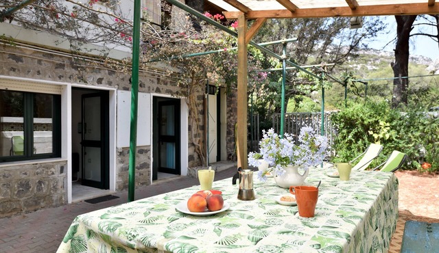Appartamento Pini with Wi-Fi and Garden