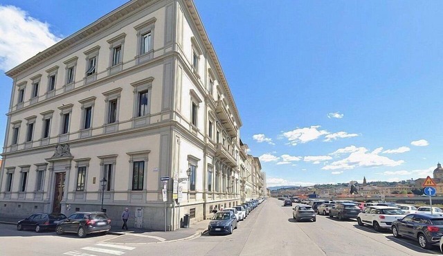Appartamento Valdoro: A luxurious apartment situated in a central location, on the banks of the Arno river, with Free WI-FI. in Firenze