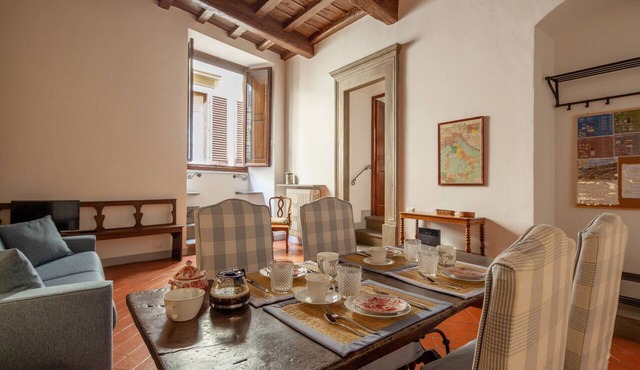 Aurora Apart: Renaissance Suite w/AC BDR, new BTH, easy walking to all sites! in Firenze