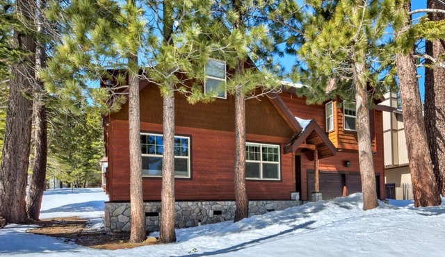 Available for the 4th and Celebrity Golf - Tahoe Chalet Downstairs living in South Lake Tahoe