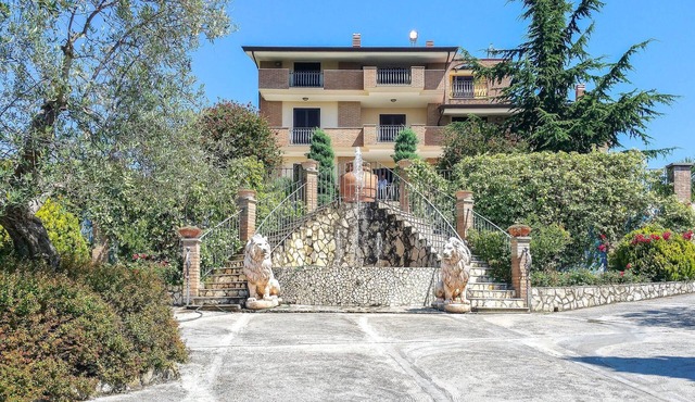 Awesome home in Caiazzo