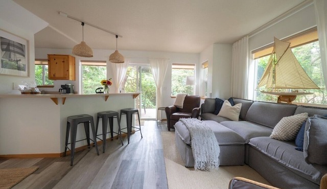 Beach Bungalow 4 - 700ft to Beach - Dogs Ok! in Cannon Beach