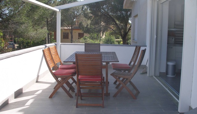 BEACH HOUSE NEAR THE BEACH - 4 SLEEPS
