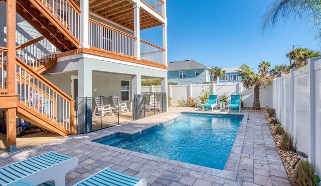 Beach Retreat: Luxury 5 BR Beach House perfect for the whole family in St. Augustine Beach