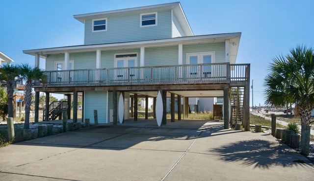 Beachside Haven: Spacious 6-Bedroom Retreat Just Steps from the Sand in Pensacola Beach