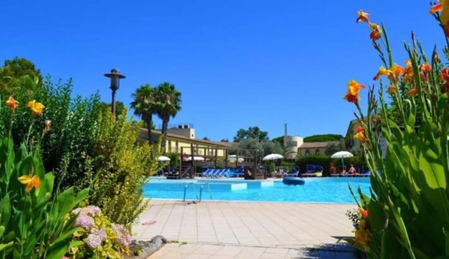 Beautiful apartment for 4 guests with WIFI, pool, A/C, TV and pets allowed