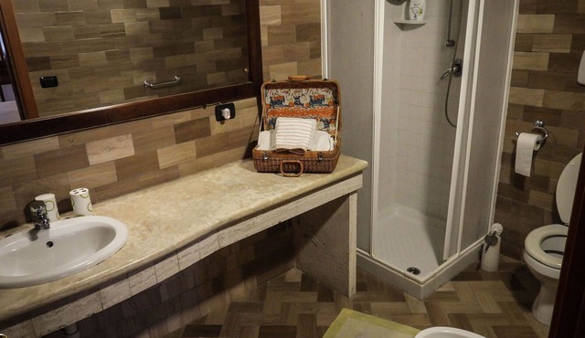 Beautiful apartment in villa for 4 people with WIFI, TV and pets allowed, close to Ascoli Piceno