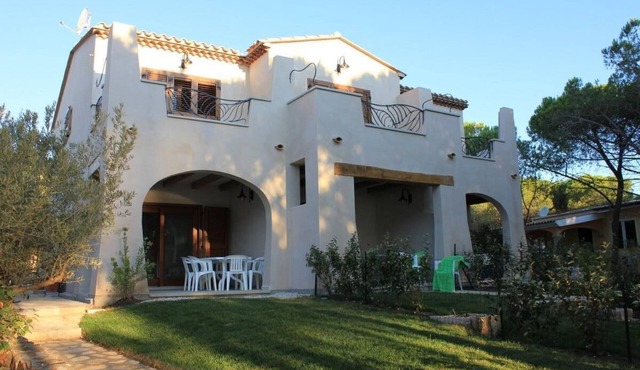 Beautiful apartment in a villa on the sea and direct access to the beach
