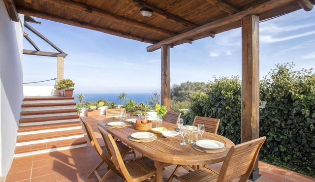 Beautiful apartment in villa for 9 people with WIFI, TV, terrace and parking