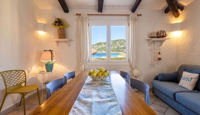 Beautiful apartment for 7 guests with A/C, WIFI, TV and balcony