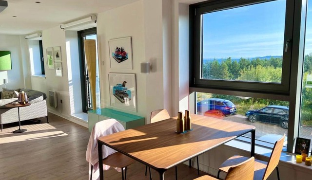 Beautiful modern sea-side apartment in the city in Edinburgh