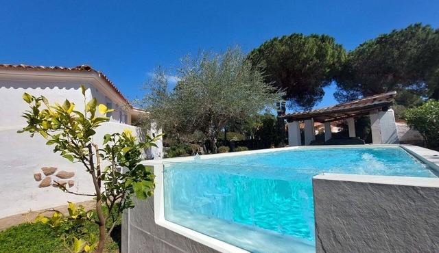 Beautiful private villa for 10 guests with private pool, A/C, TV and patio