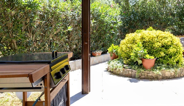 Beautiful private villa for 4 guests with WIFI, A/C, TV, pets allowed and panoramic view
