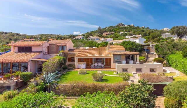 Beautiful private villa for 8 guests with TV, terrace and pets allowed
