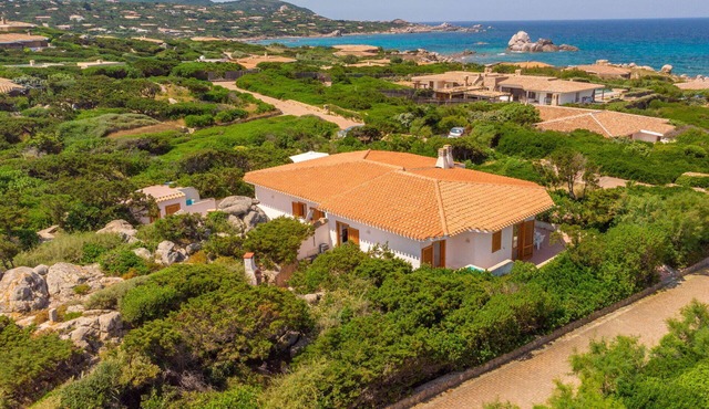 Beautiful villa for 5 guests with WIFI, A/C, TV and terrace