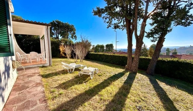 Beautiful villa with sea view garden in Numana
