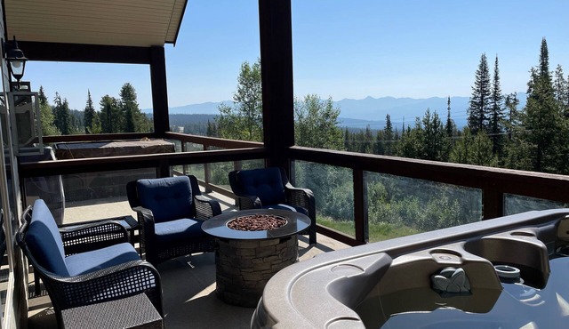 Big White Large Dog Friendly Chalet with Private Hot Tub! in Beaverdell