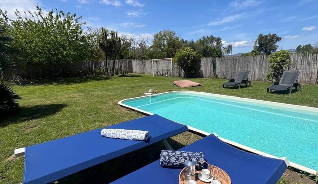Book your vacation at a villa with a pool: available August 22–30