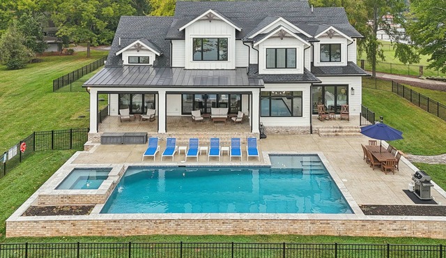 Brand New Luxurious Modern Farmhouse with Pool and Hot Tub - Beauitful Views! in Terrell