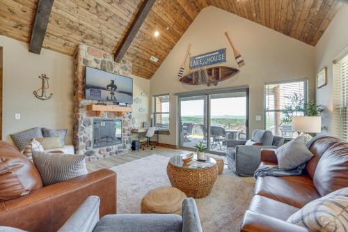 Branson Log Cabin Near Silver Dollar City & Lake! in Branson
