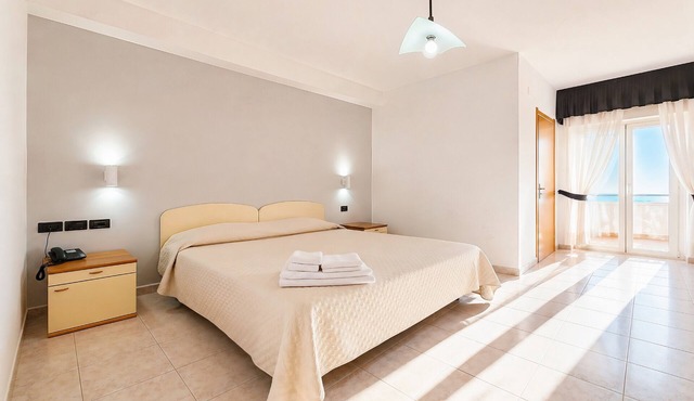 Bright Sea View B&B with Balcony - 345 - Santangelo - Pool
